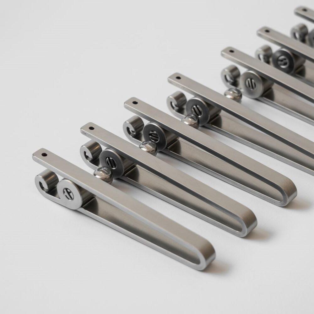 elementy mocujące lustro