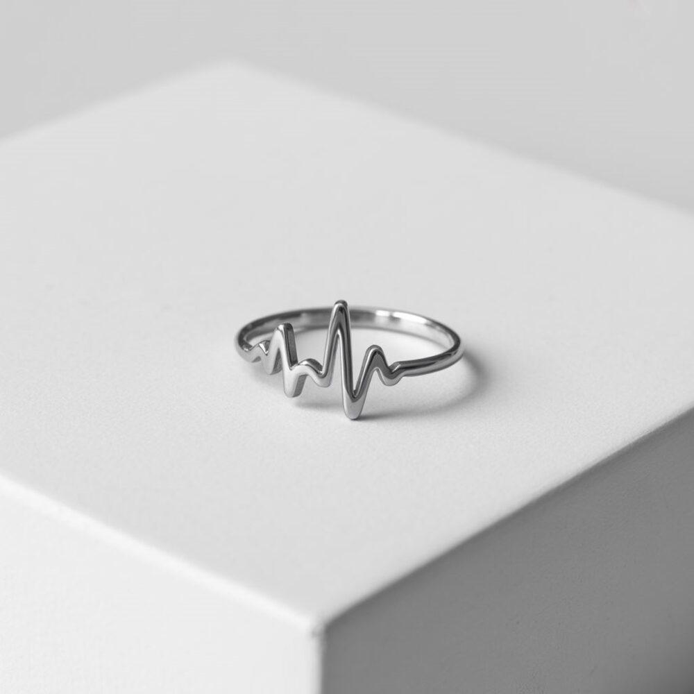 minimalistyczny pierścionek heartbeat