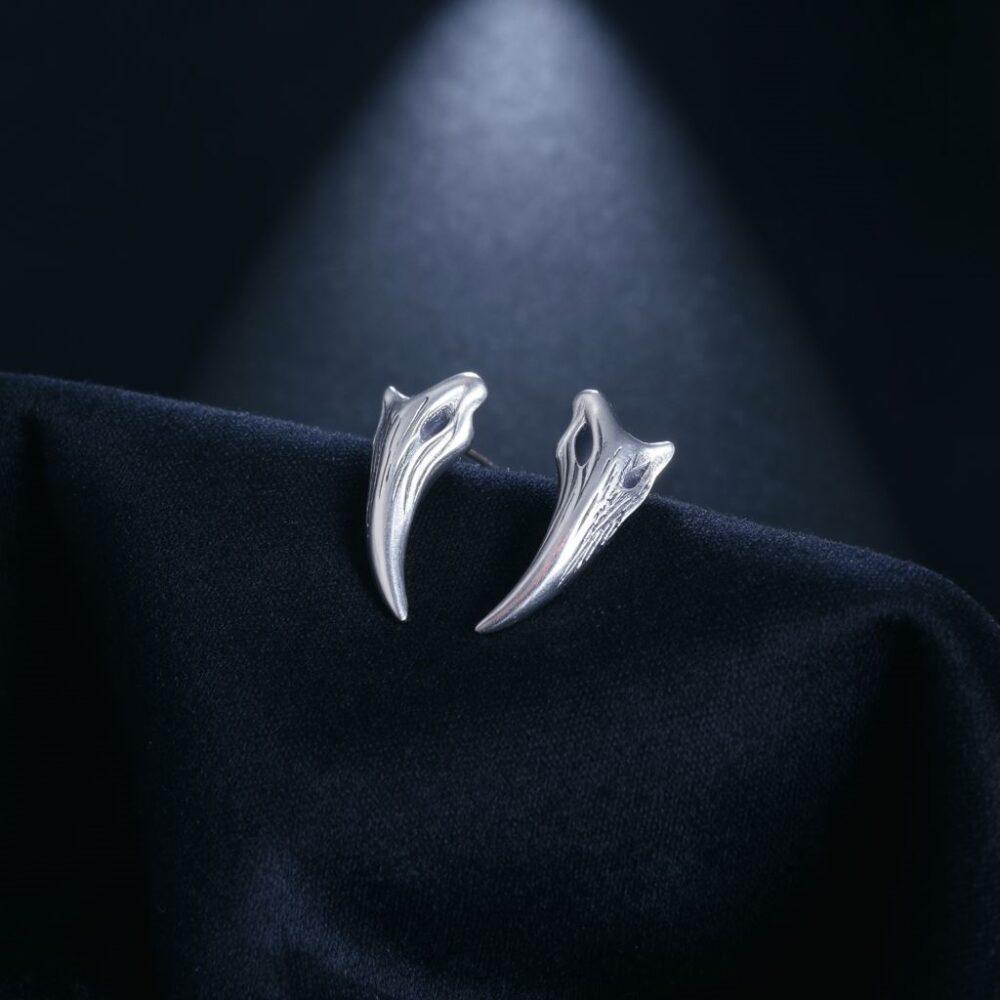 modne kolczyki kieł