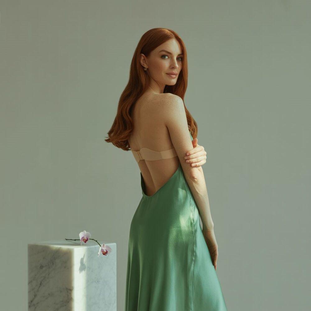 przyklejane miseczki do sukienki